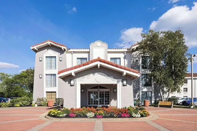 Photo 1 - La Quinta Inn by Wyndham Pittsburgh Airport