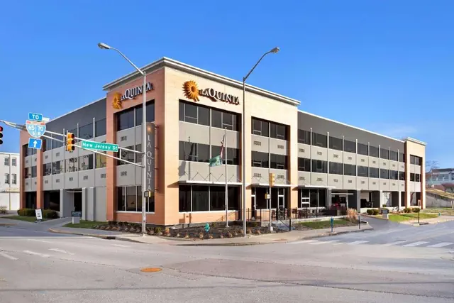 Photo 1 - La Quinta Inn & Suites by Wyndham Indianapolis Downtown