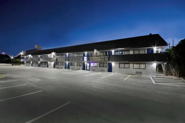 Photo 1 - Motel 6 - OSU N