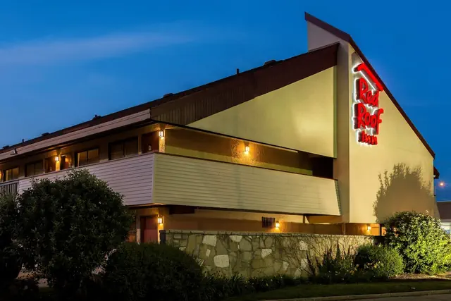 Photo 1 - Red Roof Inn Chicago-O'Hare Airport/ Arlington Hts