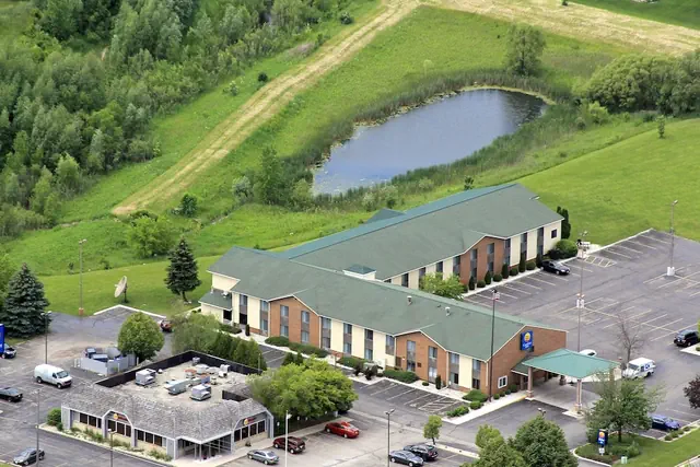 Photo 1 - Clarion Pointe Racine - Mount Pleasant