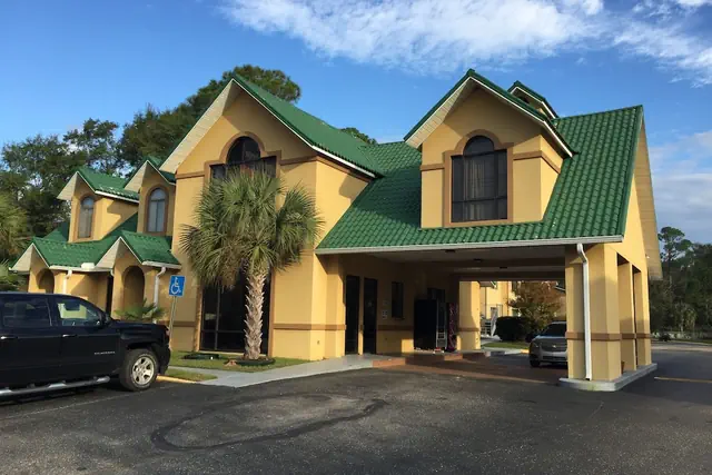 Photo 1 - Howard Johnson by Wyndham Dothan