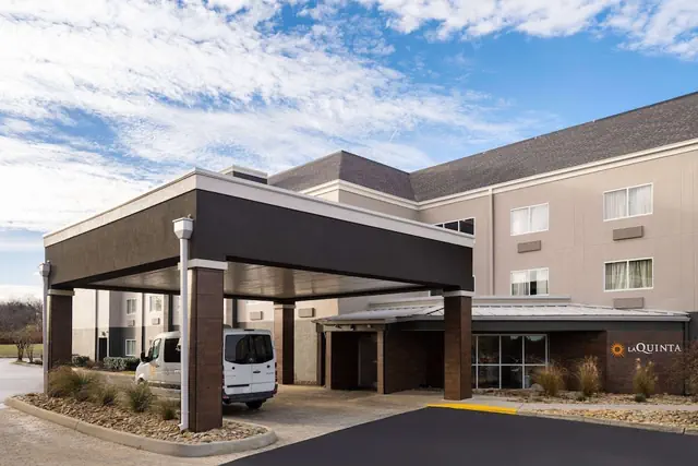 Photo 1 - La Quinta Inn & Suites by Wyndham Knoxville Airport