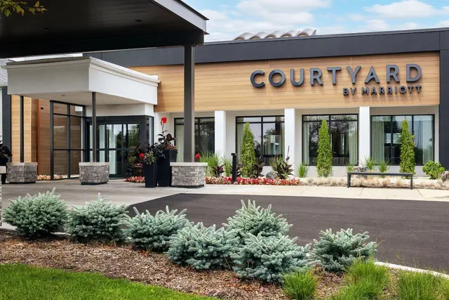 Photo 1 - Courtyard Chicago Waukegan Gurnee