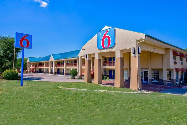 Photo 1 - Motel 6 Arlington, TX