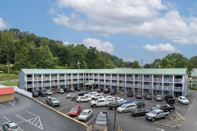 Photo 1 - SureStay Hotel by Best Western Summersville