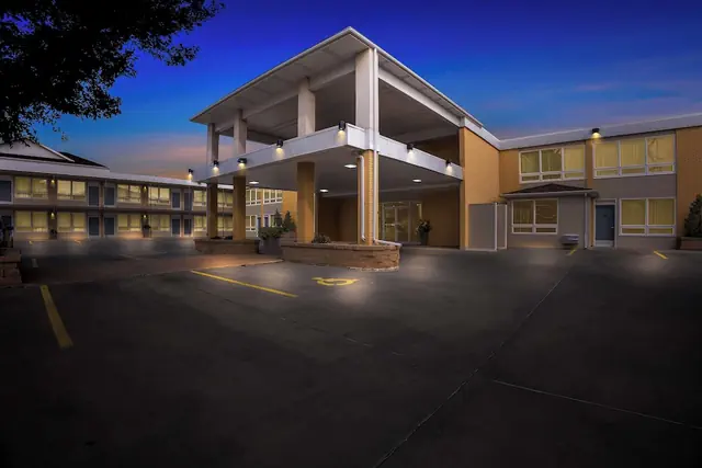Photo 1 - Best Western Lee's Motor Inn