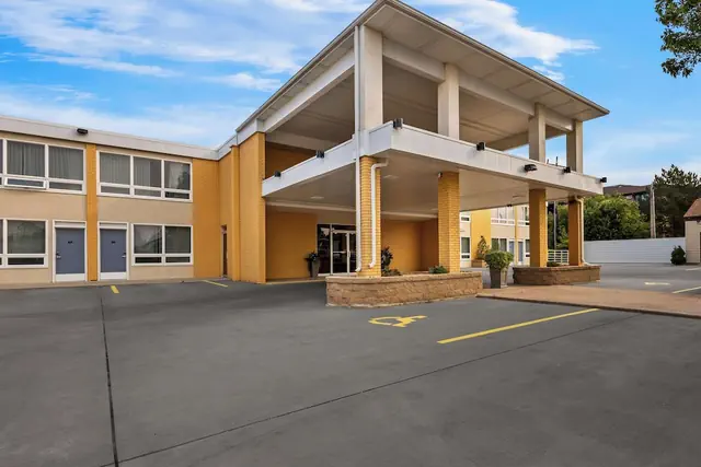 Photo 1 - Best Western Lee's Motor Inn