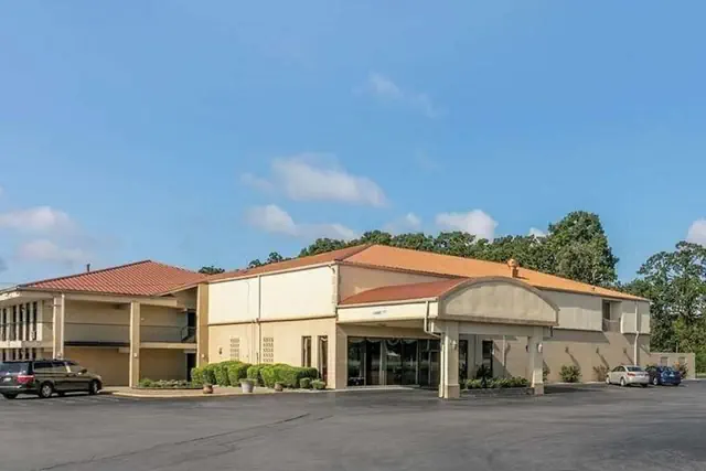 Photo 1 - Red Roof Inn Manchester, TN