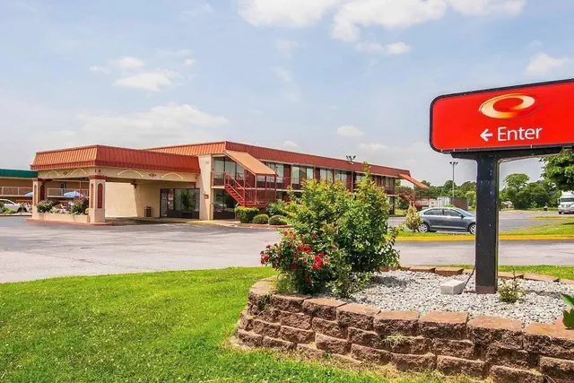 Photo 1 - Econo Lodge Dyersburg I-155