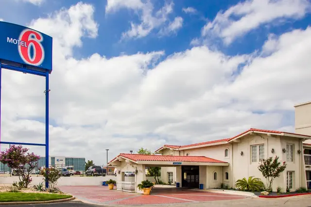 Photo 1 - Motel 6 Austin, TX - Midtown