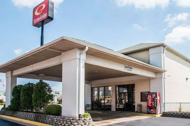Photo 1 - Econo Lodge Springfield I-44