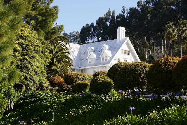 Photo 1 - Claremont Resort & Club