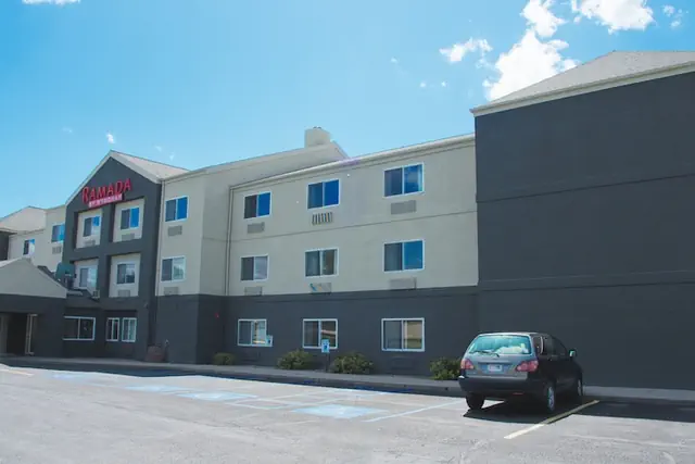 Photo 1 - Country Inn & Suites, Coeur D'Alene