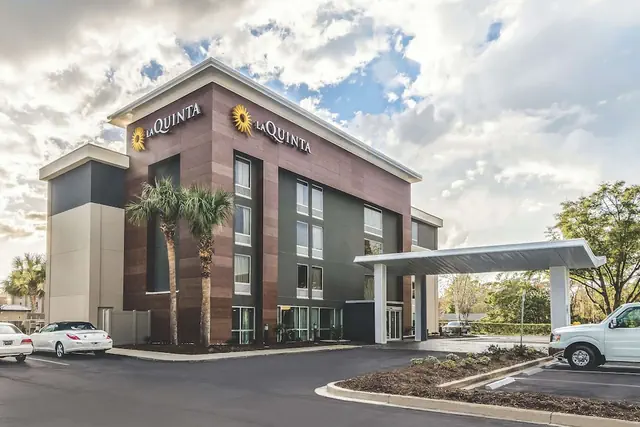 Photo 1 - La Quinta Inn & Suites by Wyndham Myrtle Beach - N Kings Hwy