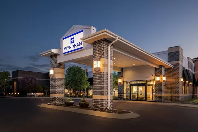 Photo 1 - Wyndham Bloomington - Mall of America