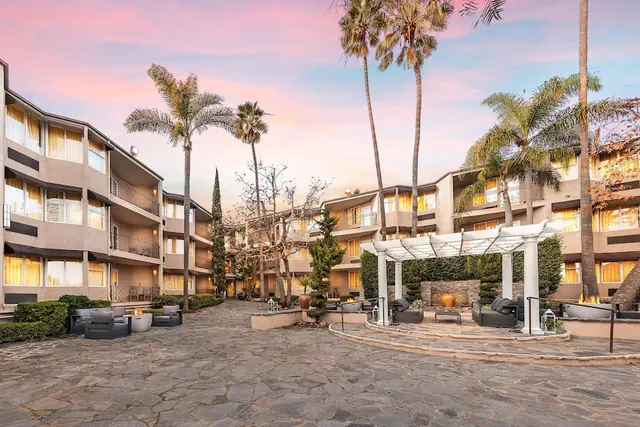 Photo 1 - Belamar Hotel Manhattan Beach, Tapestry Collection by Hilton