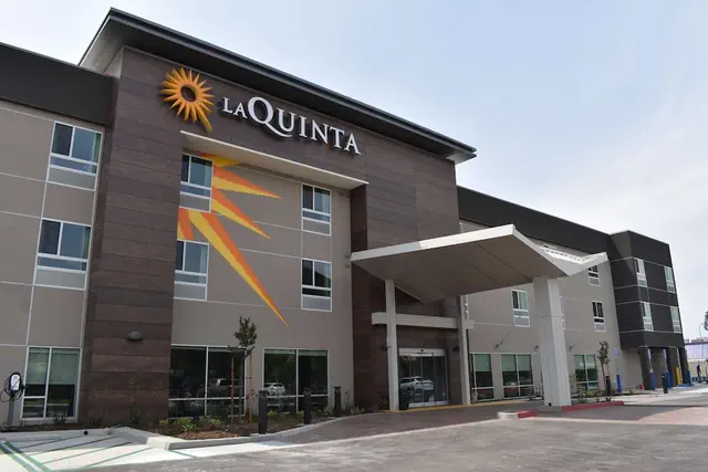 Photo 1 - La Quinta Inn & Suites by Wyndham San Bernardino