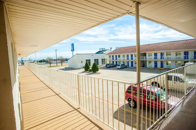 Photo 1 - Motel 6 Corsicana, TX