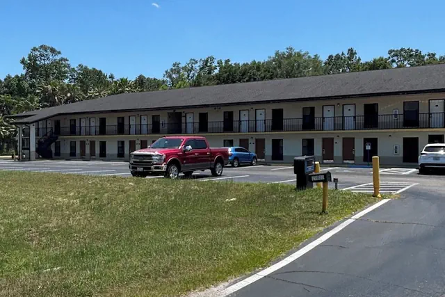 Photo 1 - Clarion Pointe Alachua - Gainesville Area