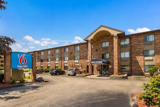 Photo 1 - Motel 6 Milwaukee, WI - Glendale
