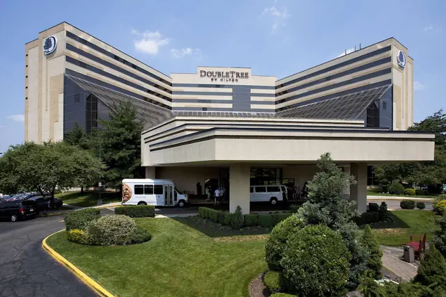 Photo 1 - DoubleTree by Hilton Hotel Newark Airport