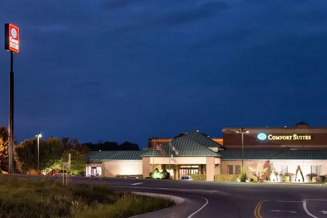 Photo 1 - Comfort Suites Parkersburg South