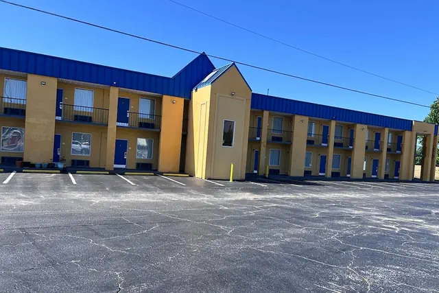 Photo 1 - Super 8 by Wyndham Lumberton NC