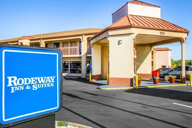Photo 1 - Rodeway Inn & Suites Clarksville near Governors Square Mall