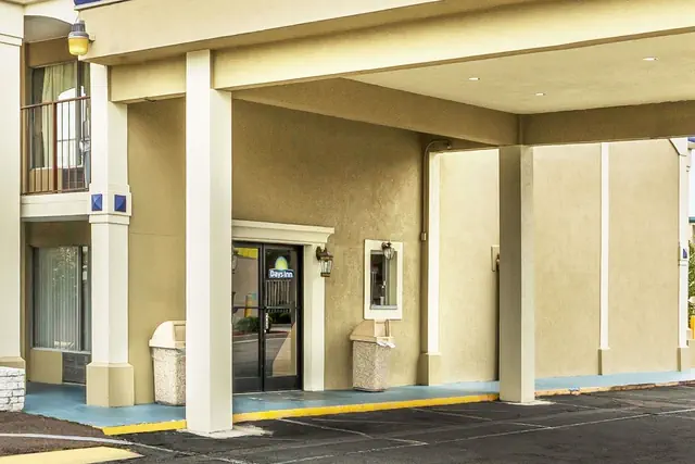 Photo 1 - Days Inn by Wyndham Ashland
