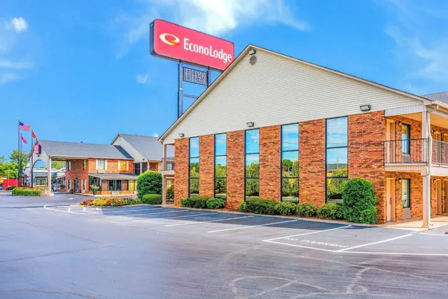 Photo 1 - Econo Lodge Lebanon