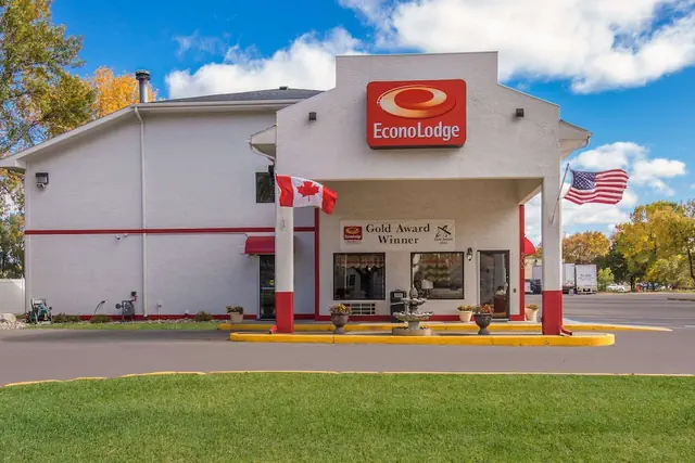 Photo 1 - Econo Lodge Grand Forks near University