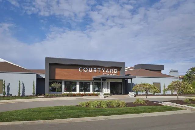 Photo 1 - Courtyard by Marriott Detroit Troy