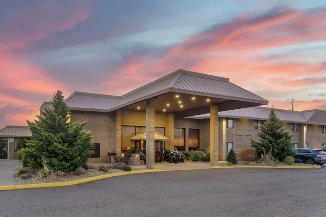Photo 1 - Best Western Plus Ahtanum Inn