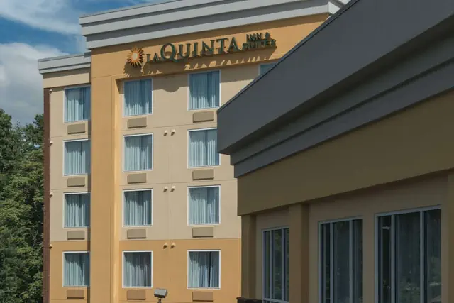 Photo 1 - La Quinta Inn & Suites by Wyndham Lynchburg at Liberty Univ.
