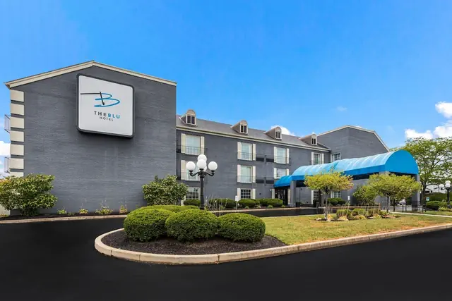 Photo 1 - The Blu Hotel Blue Ash Cincinnati, an Ascend Collection Hotel