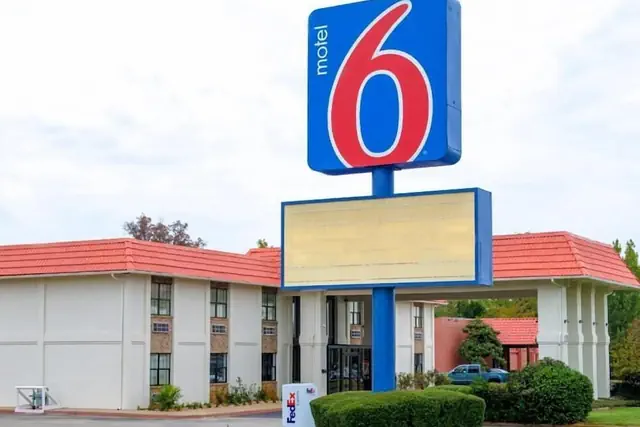 Photo 1 - Motel 6 Palestine, TX