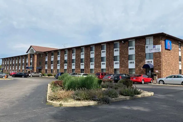 Photo 1 - Motel 6 Naperville, IL