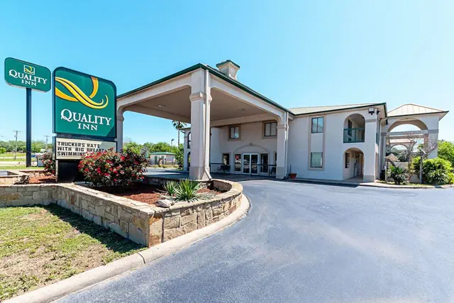 Photo 1 - Quality Inn Three Rivers
