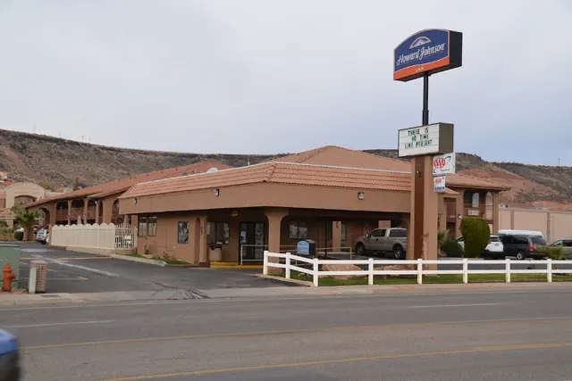 Photo 1 - Howard Johnson Hotel & Suites by Wyndham St. George