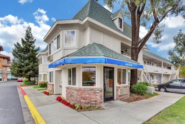 Photo 1 - Motel 6 Rohnert Park, CA