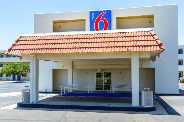 Photo 1 - Motel 6 Tempe, AZ – Phoenix Airport – Priest Dr