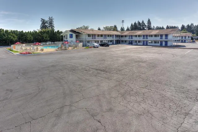 Photo 1 - Motel 6 Tigard, OR - Portland South - Lake Oswego