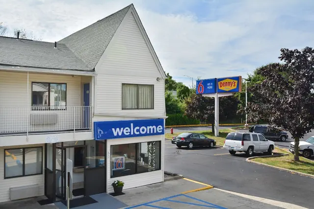 Photo 1 - Motel 6 Southington, CT - Hartford