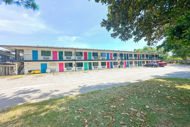 Photo 1 - Luxury Inn by OYO Albany