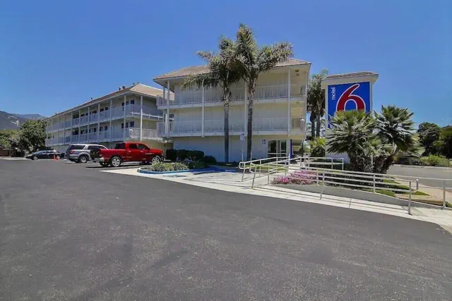 Photo 1 - Vagabond Inn Santa Barbara - Carpinteria North