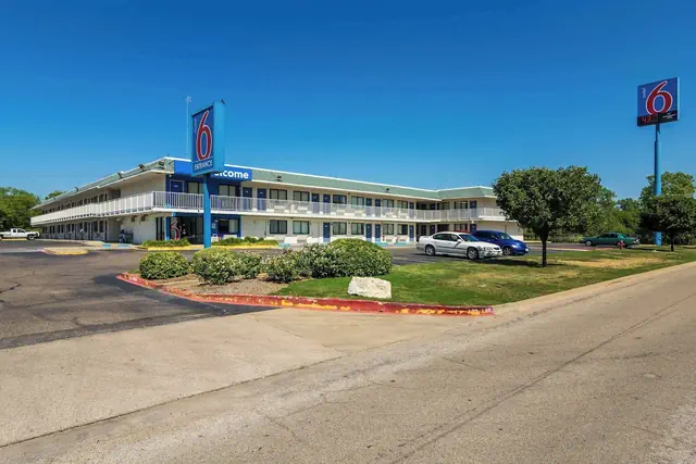 Photo 1 - Motel 6 Bellmead, TX - Waco