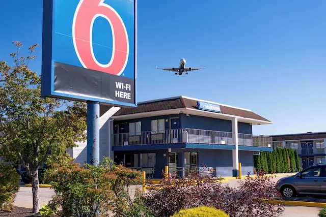 Photo 1 - Motel 6 Windsor Locks, CT - Hartford