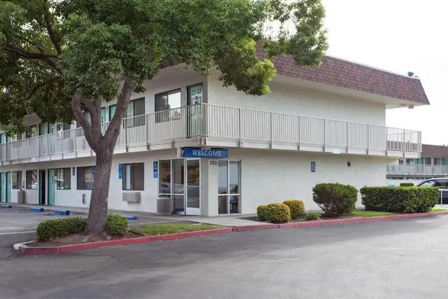 Photo 1 - Super 8 by Wyndham Turlock