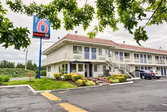 Photo 1 - Motel 6 Everett, WA - South